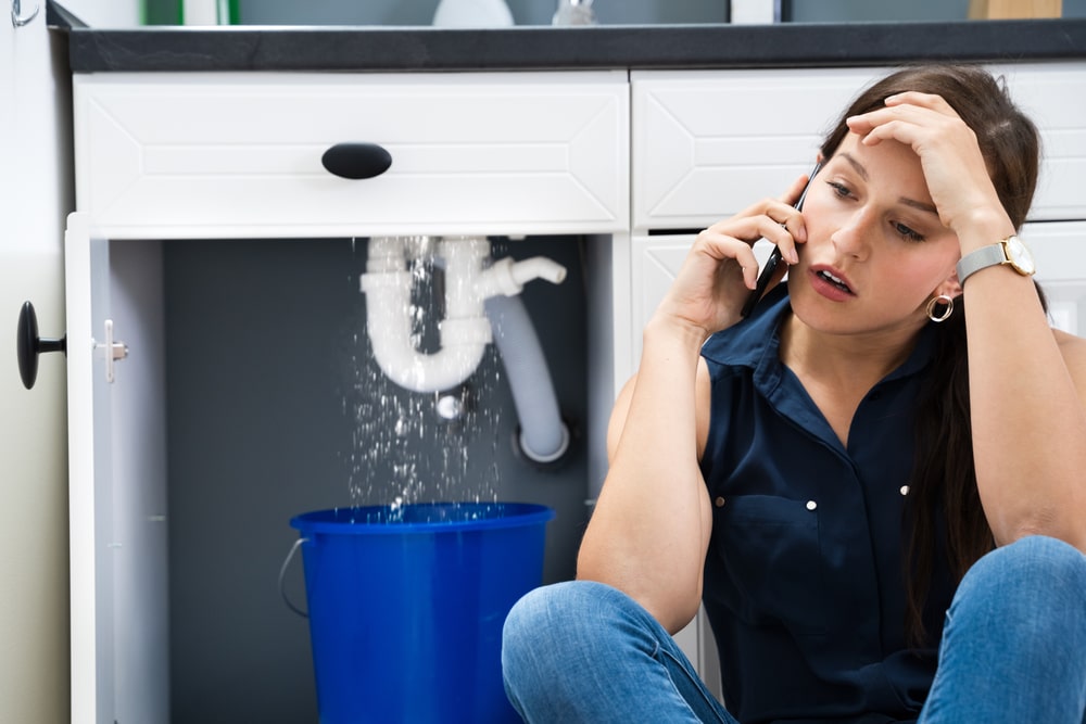 Sink,Pipe,Water,Leak.,Plumbing,Damage,At,Home